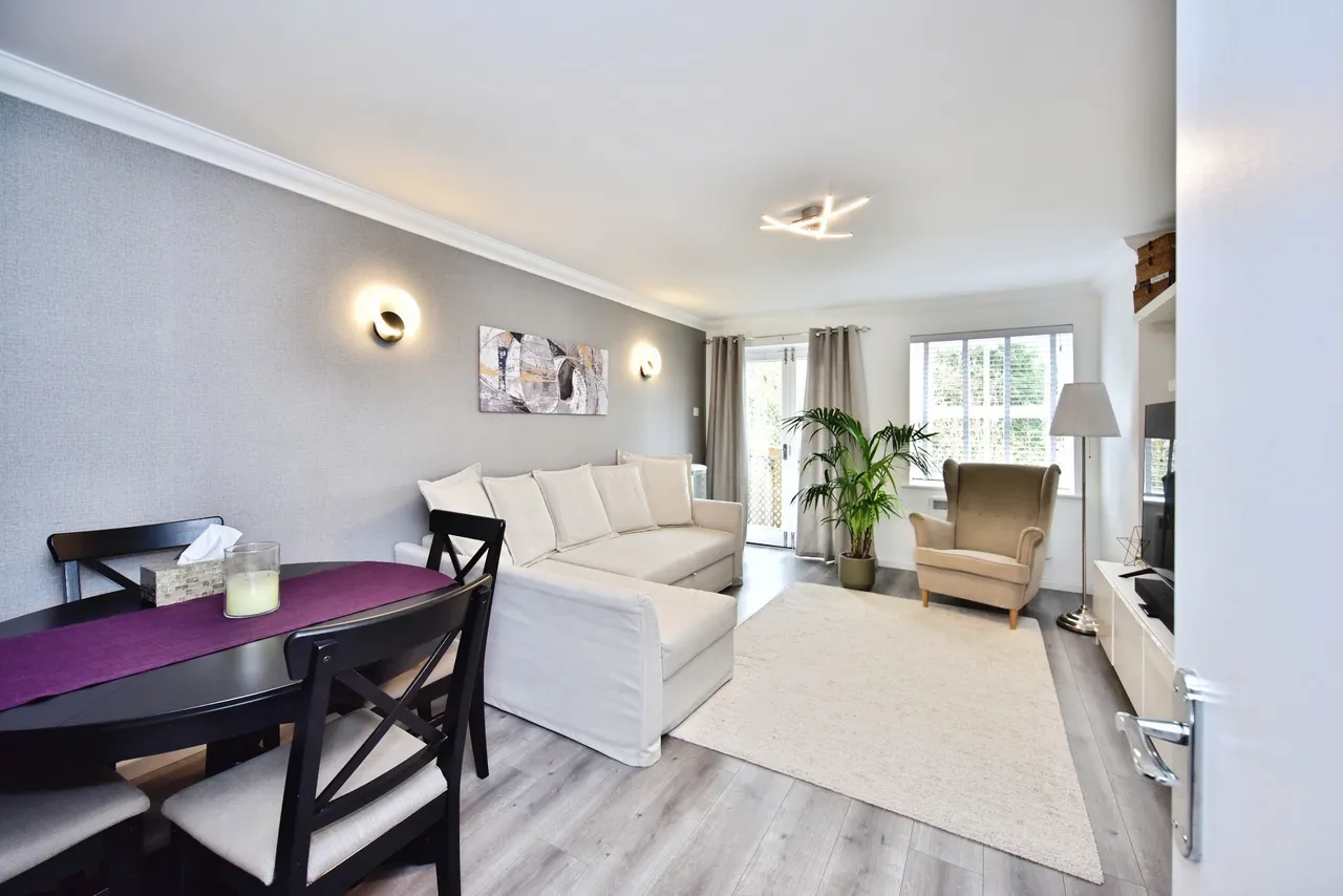 River Bank Close, Maidstone, ME15, photo 2