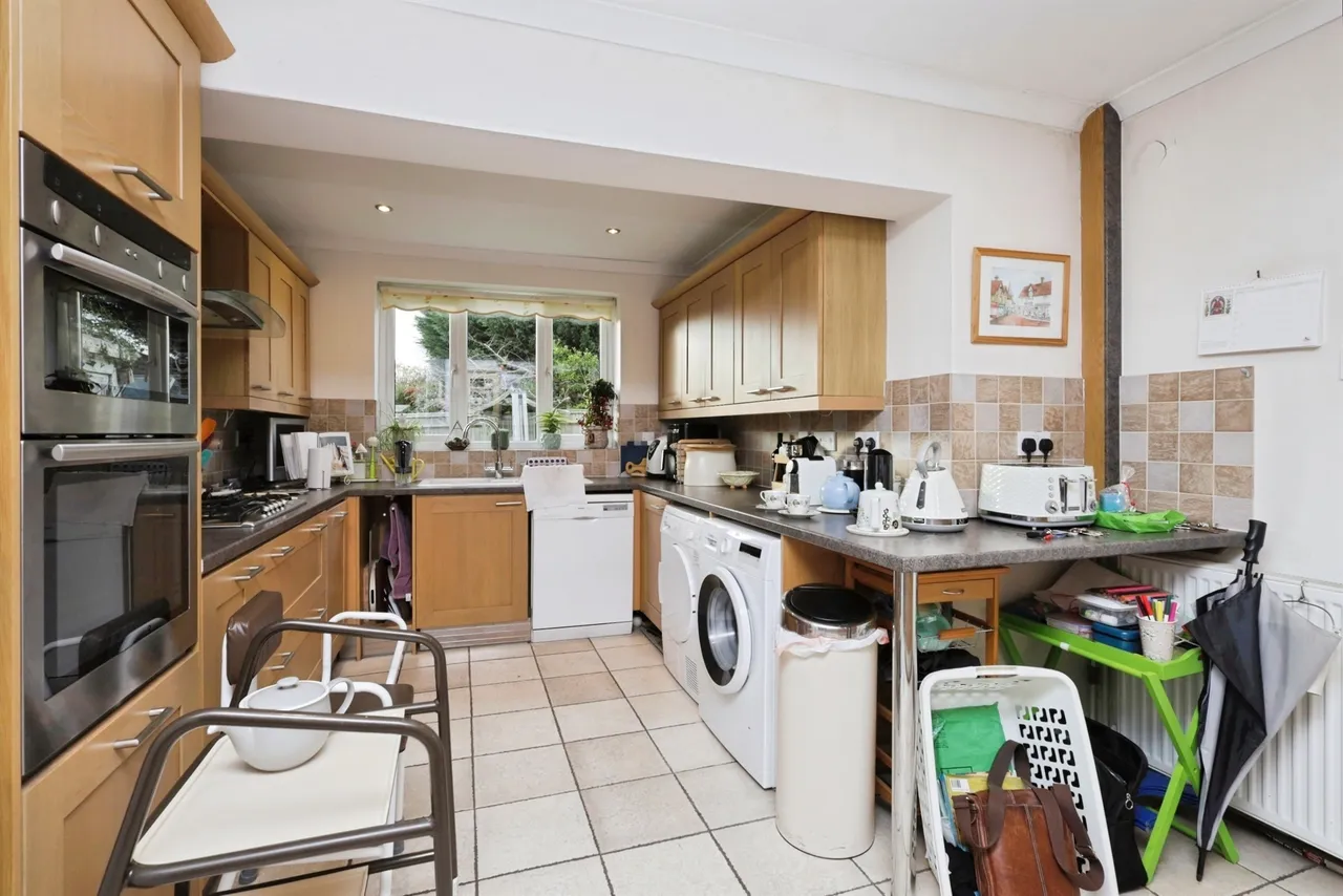 Lodge Avenue, Eastbourne, photo 5