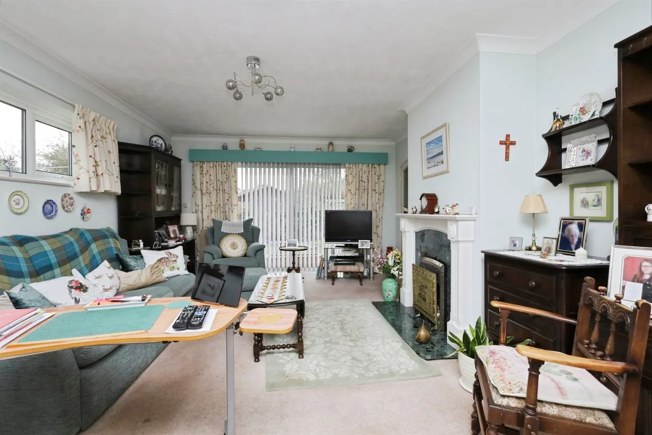 Lodge Avenue, Eastbourne, photo 4