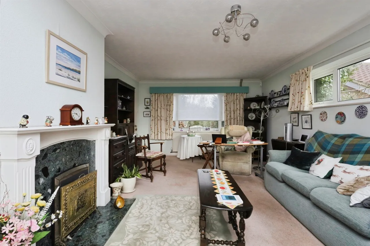 Lodge Avenue, Eastbourne, photo 3