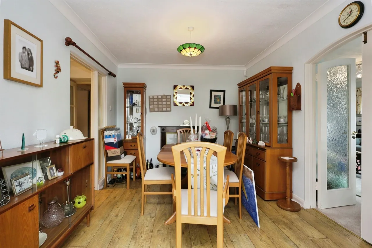 Lodge Avenue, Eastbourne, photo 8