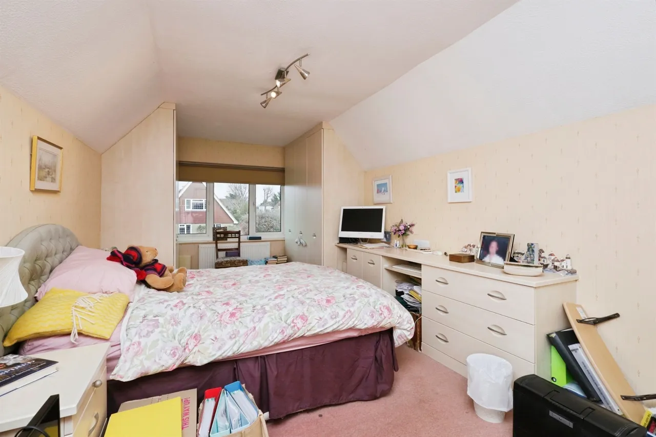 Lodge Avenue, Eastbourne, photo 12