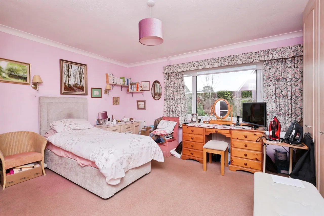 Lodge Avenue, Eastbourne, photo 9