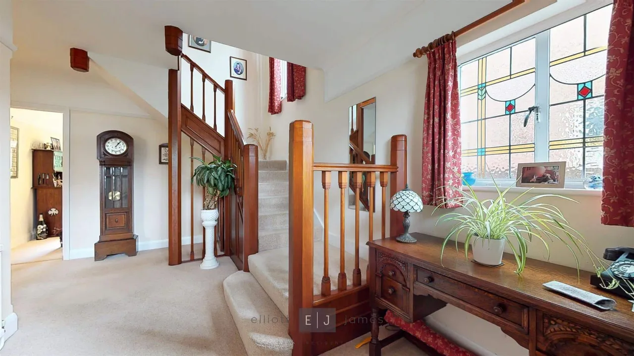 The Meadway, Buckhurst Hill, photo 2