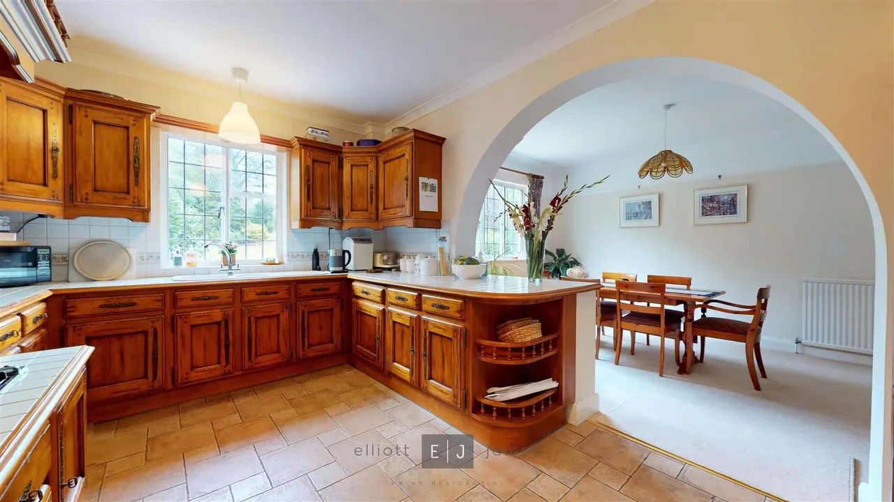The Meadway, Buckhurst Hill, photo 10