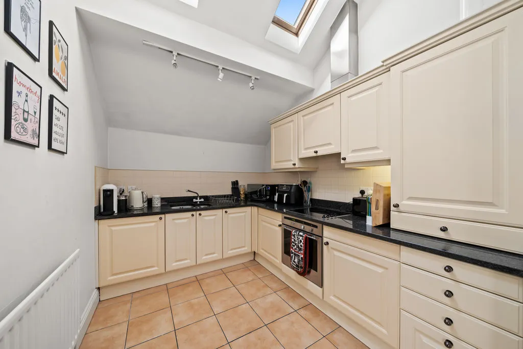 High Street, Ewell, KT17, photo 10