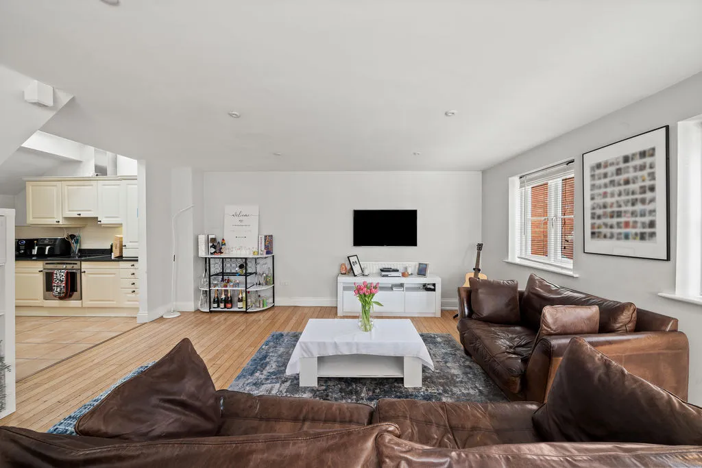High Street, Ewell, KT17, photo 5