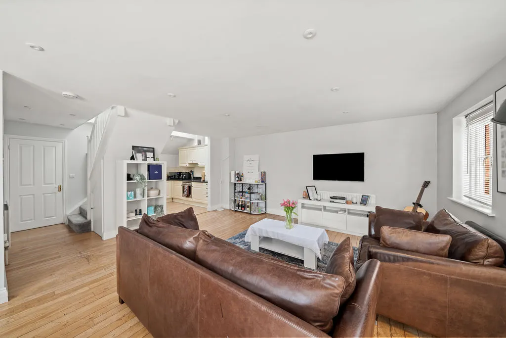 High Street, Ewell, KT17, photo 6