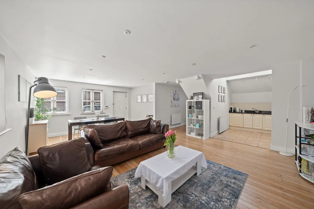High Street, Ewell, KT17, photo 4