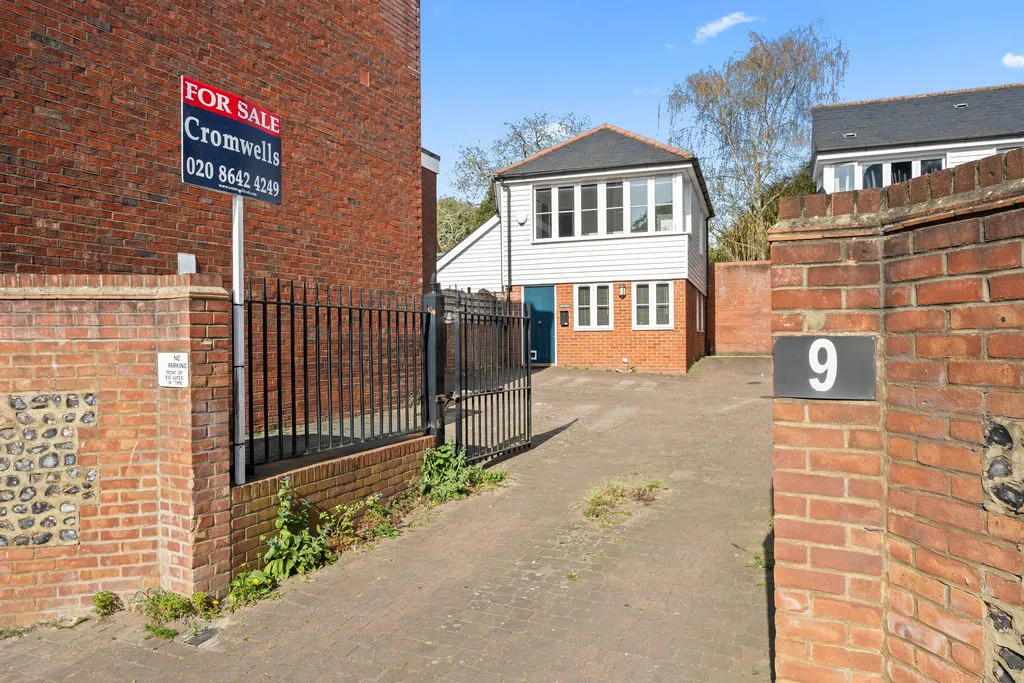 High Street, Ewell, KT17, photo 15