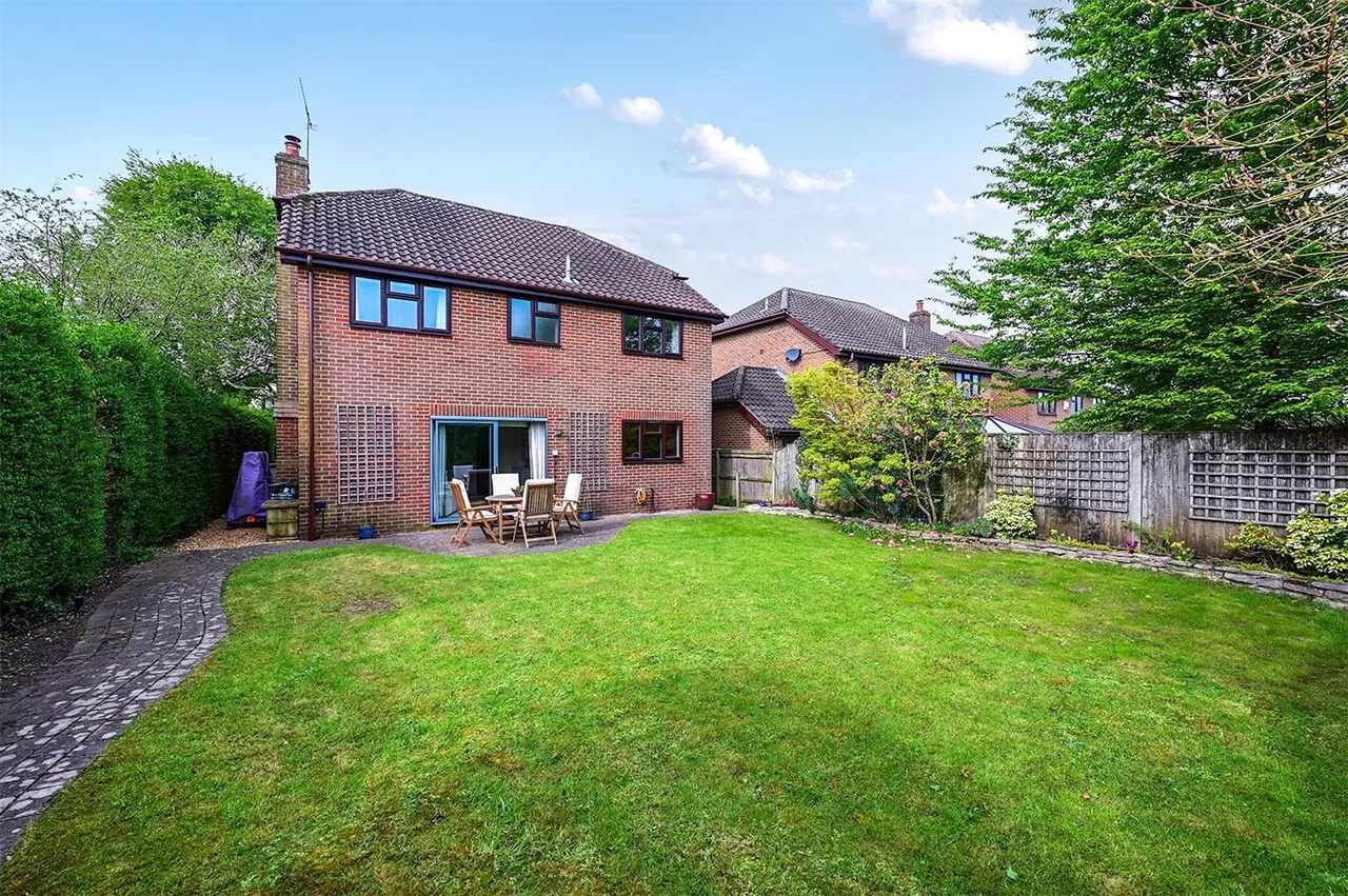 Windsor Gardens, Ash, Aldershot, Surrey, GU12 6QT, photo 19