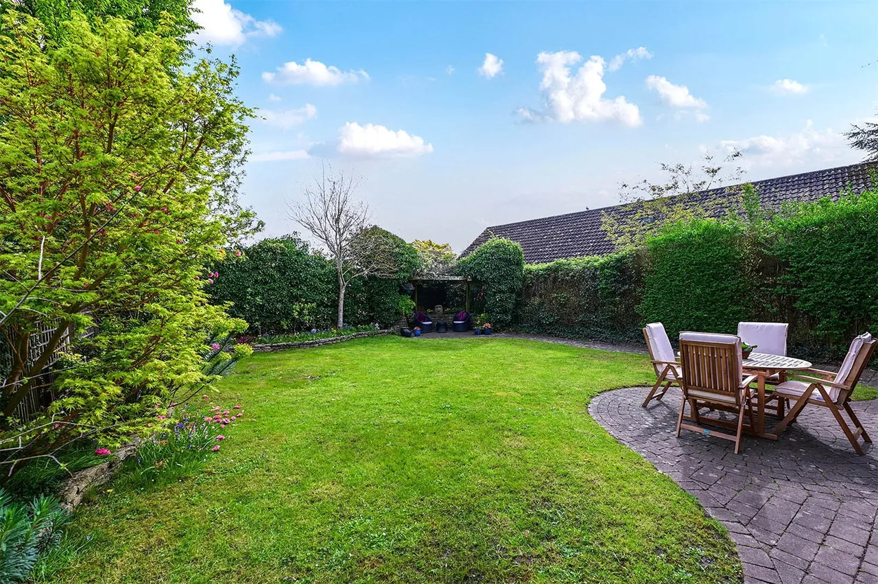 Windsor Gardens, Ash, Aldershot, Surrey, GU12 6QT, photo 16