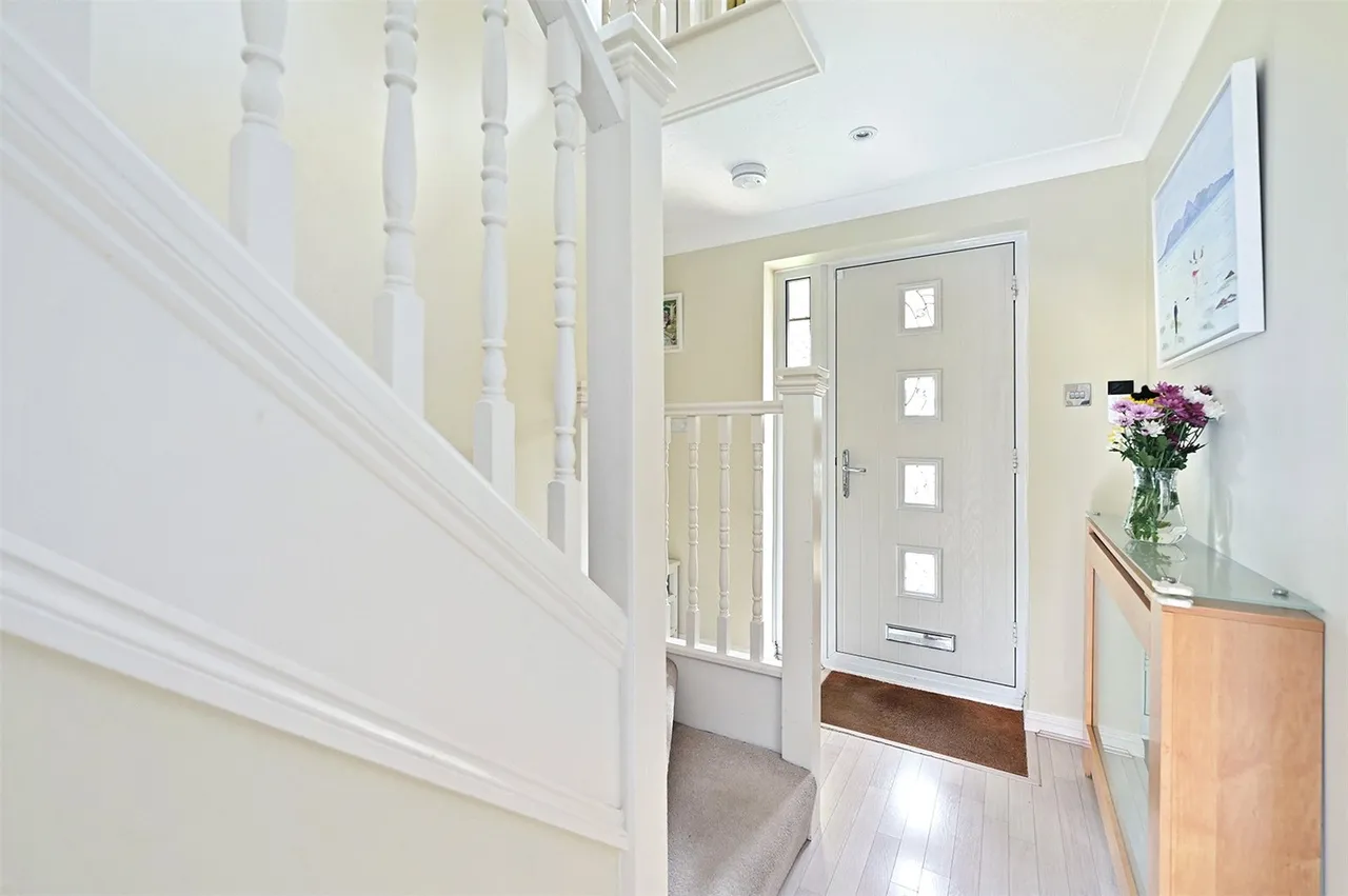 Windsor Gardens, Ash, Aldershot, Surrey, GU12 6QT, photo 2
