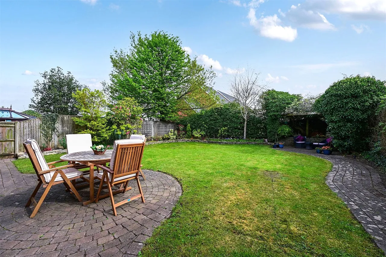 Windsor Gardens, Ash, Aldershot, Surrey, GU12 6QT, photo 17