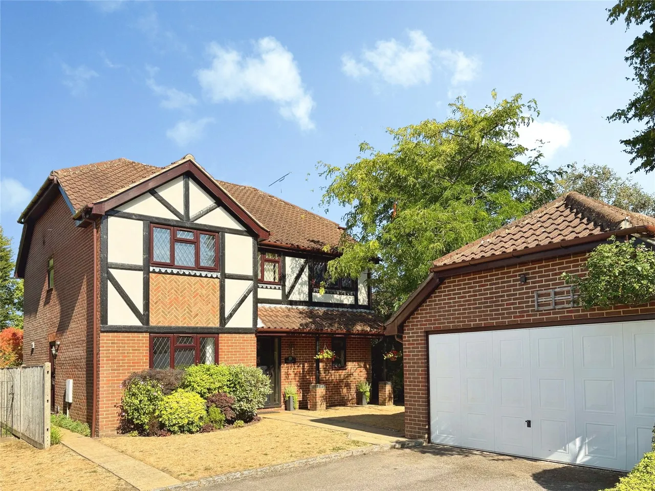 4 bed house for sale — Windsor Gardens, Ash, Aldershot, Surrey, GU12 6QT