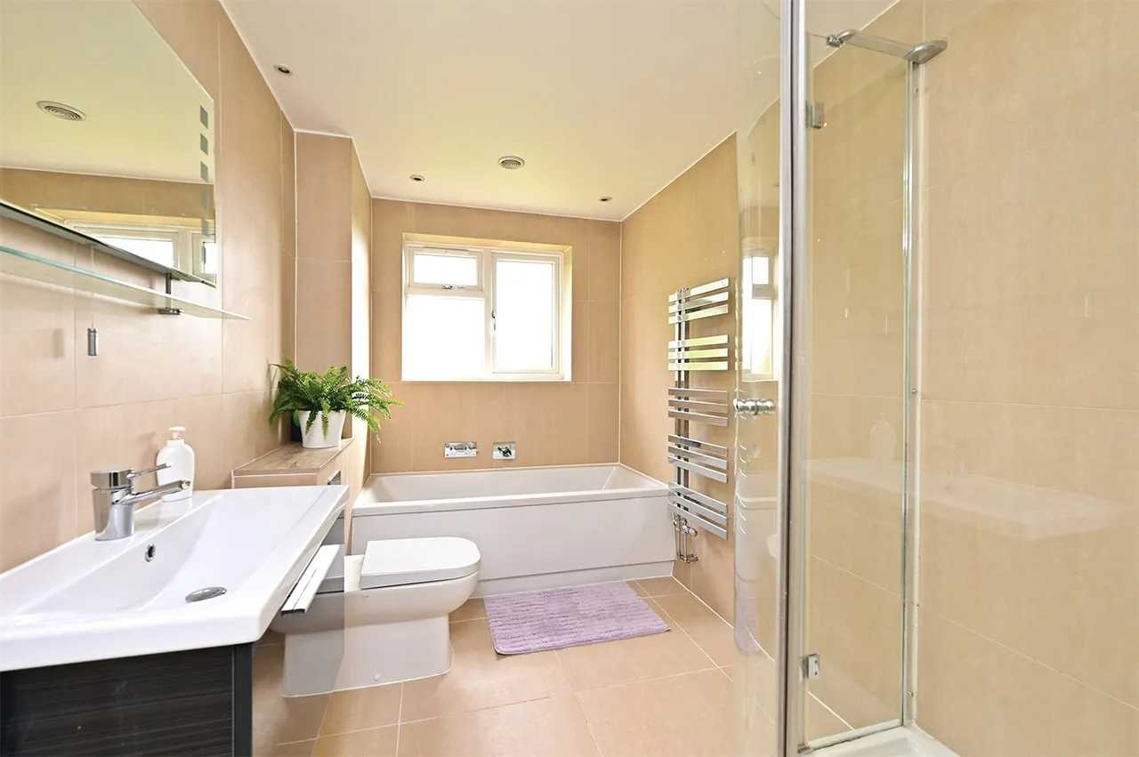 Windsor Gardens, Ash, Aldershot, Surrey, GU12 6QT, photo 14