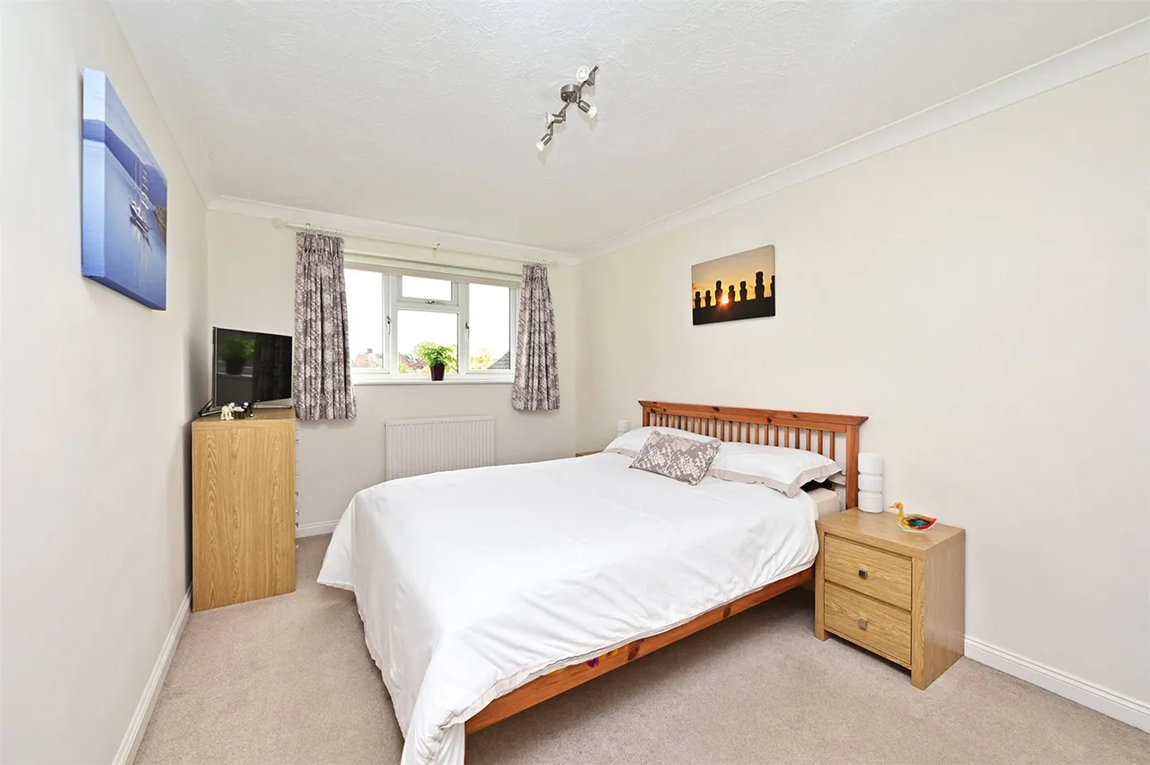 Windsor Gardens, Ash, Aldershot, Surrey, GU12 6QT, photo 13