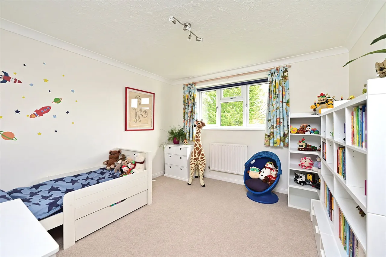 Windsor Gardens, Ash, Aldershot, Surrey, GU12 6QT, photo 12