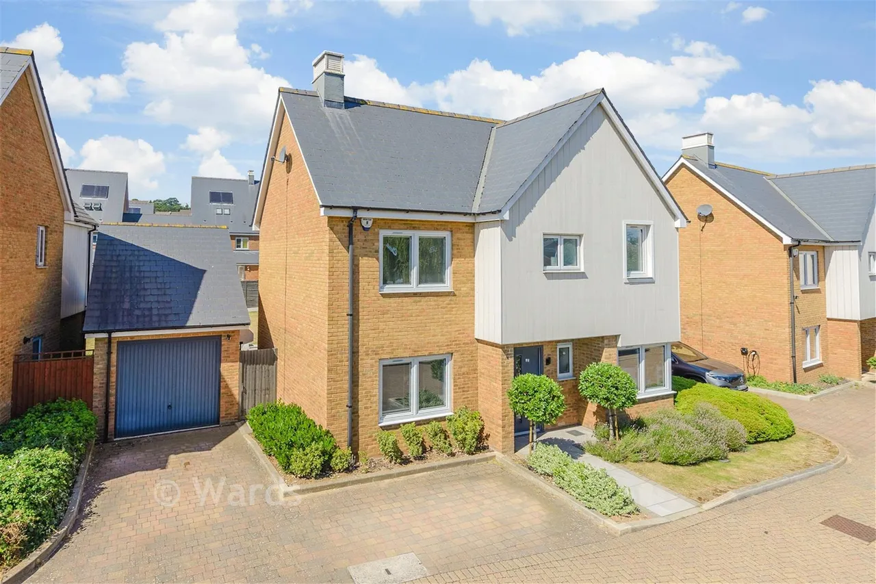 4 bed house for sale, Castleridge Drive, Greenhithe, DA9