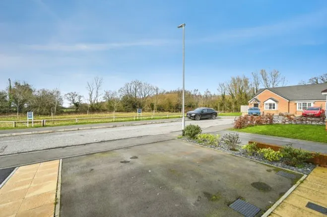 Vines Cross Way, Skelmersdale, WN8, photo 2