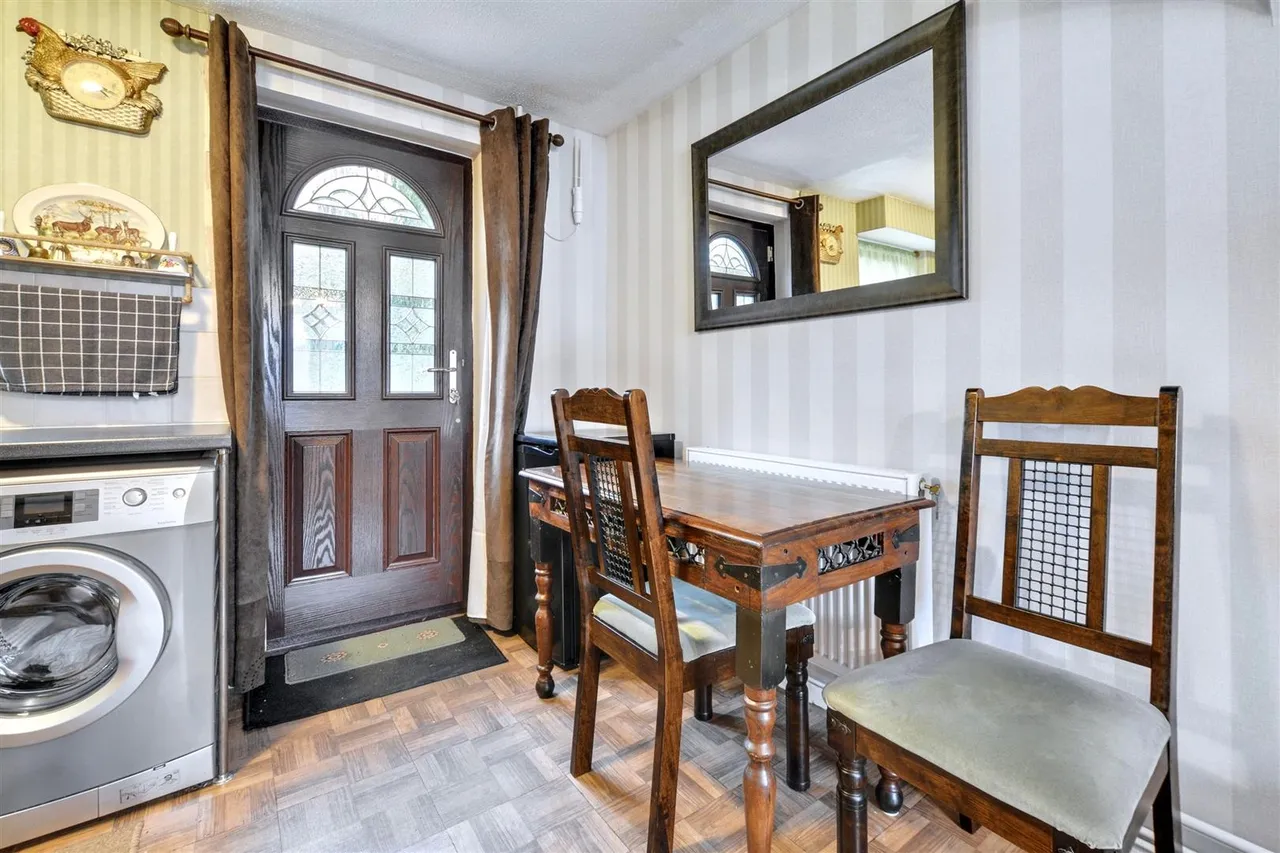 Elmore Court, Nottingham, NG7, photo 3