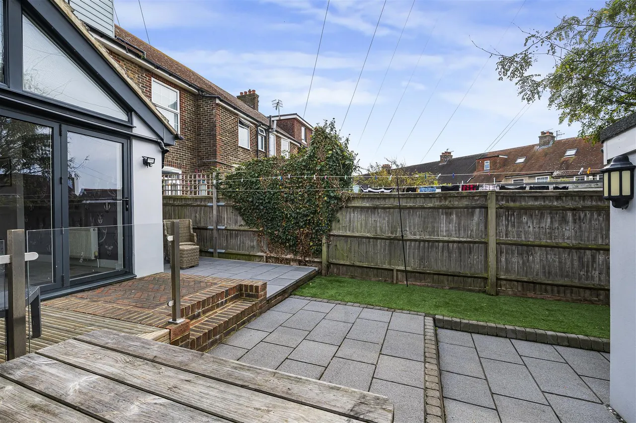 Eastbourne Road, Seaford, photo 31