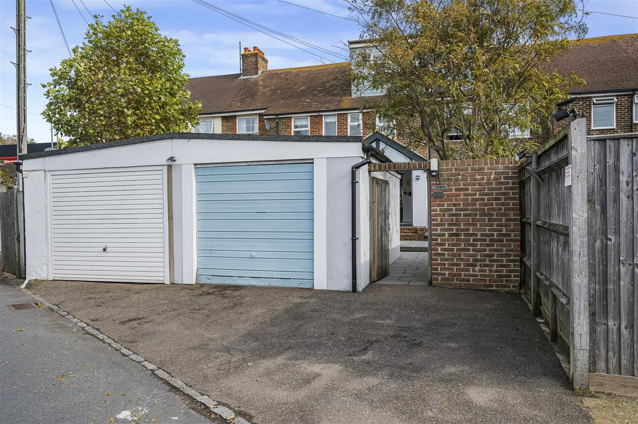 Eastbourne Road, Seaford, photo 33