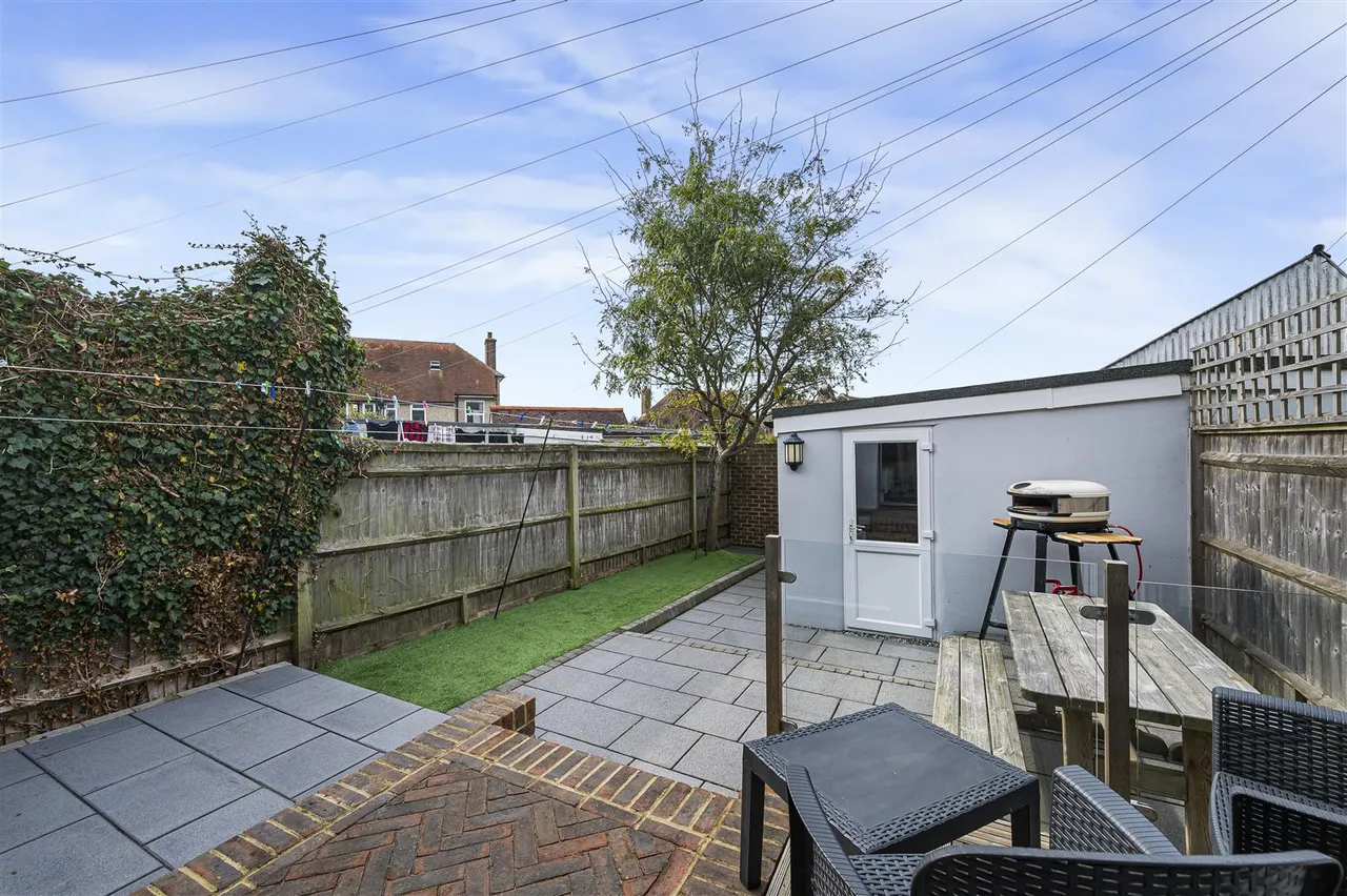 Eastbourne Road, Seaford, photo 29