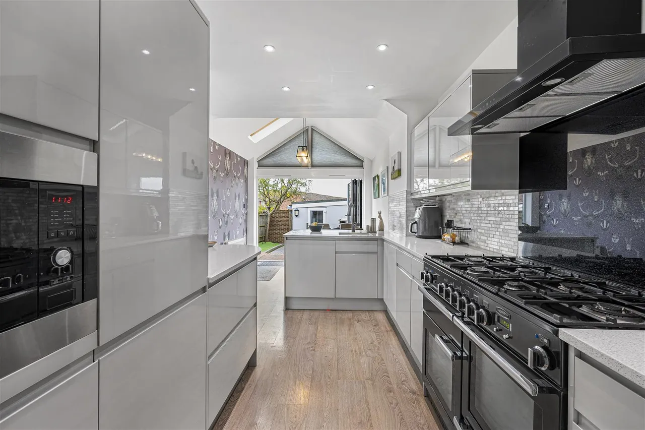 4 bed house for sale, Eastbourne Road, Seaford