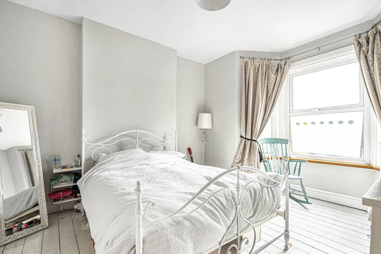 Staines Road East, Sunbury-on-Thames, TW16, photo 9