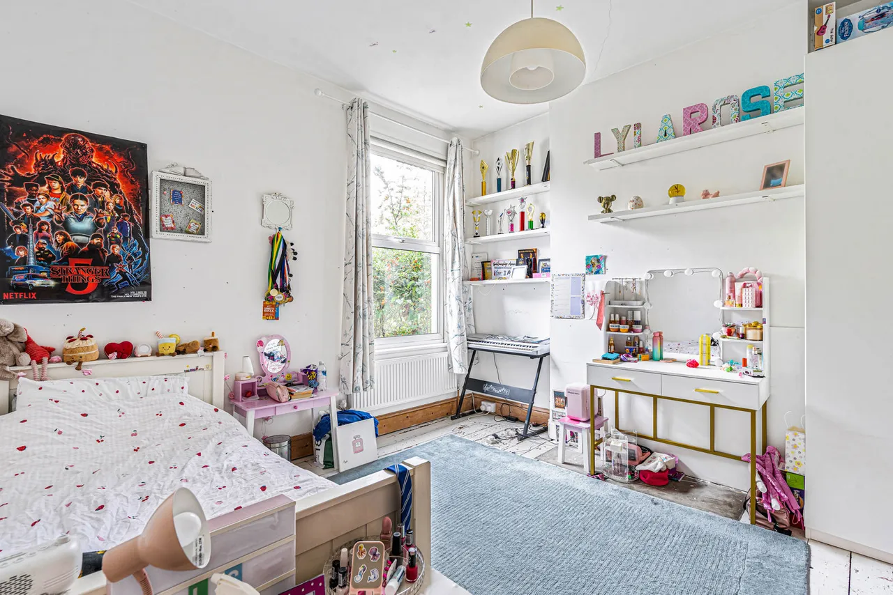 Staines Road East, Sunbury-on-Thames, TW16, photo 10