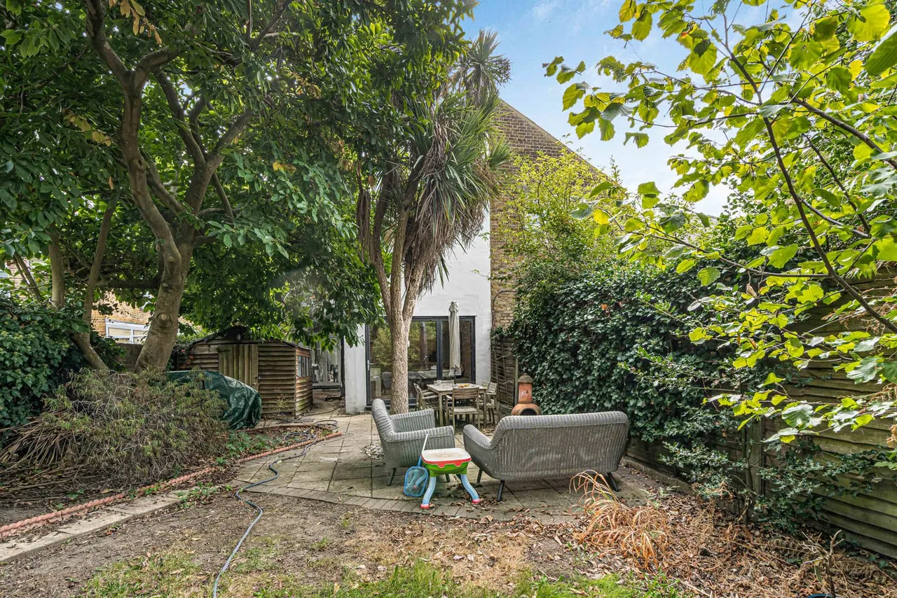 Staines Road East, Sunbury-on-Thames, TW16, photo 13