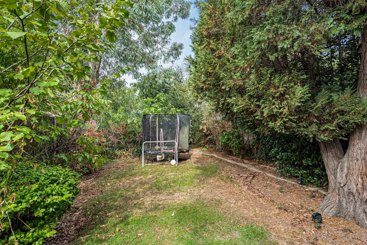 Staines Road East, Sunbury-on-Thames, TW16, photo 12