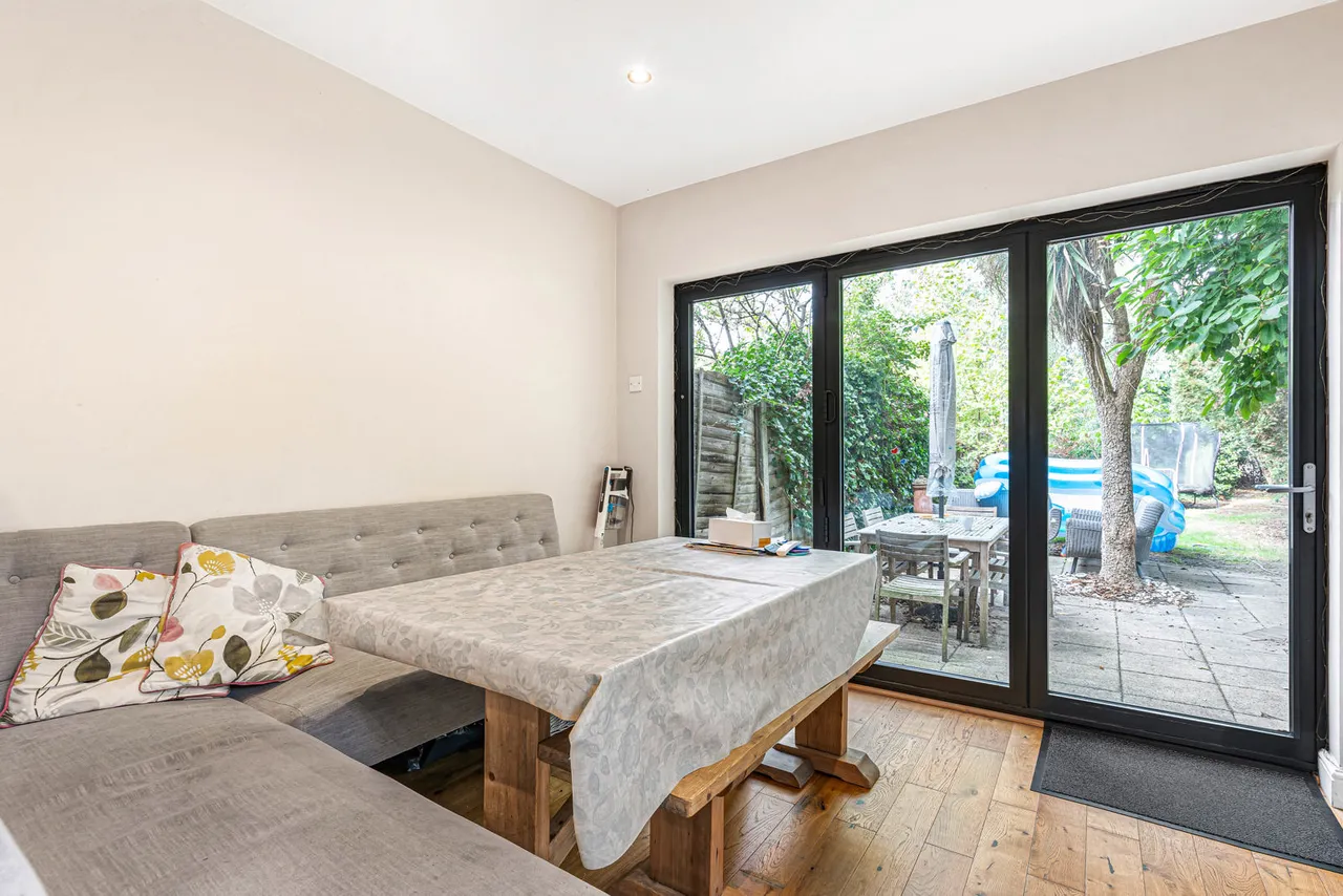 Staines Road East, Sunbury-on-Thames, TW16, photo 5