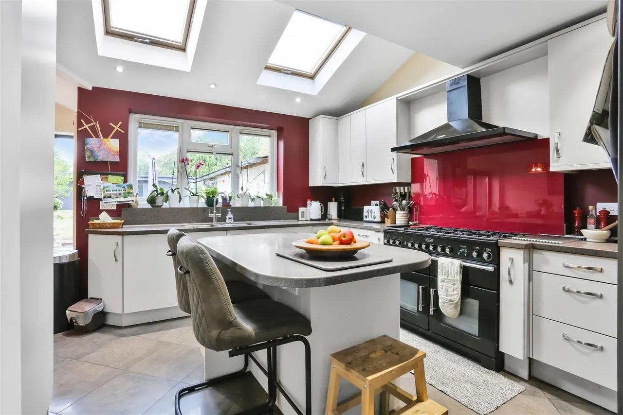 Crichton Road, Carshalton, SM5 3LS, photo 4