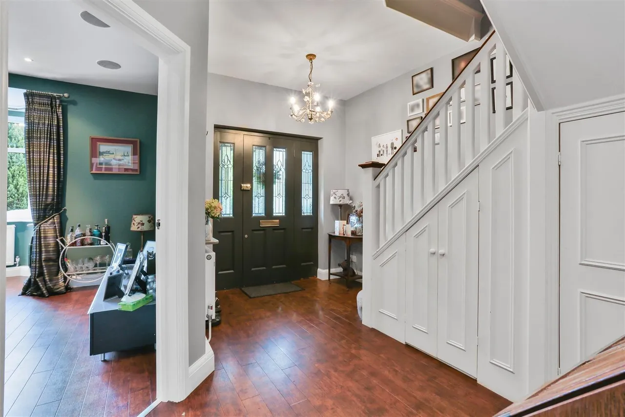 Crichton Road, Carshalton, SM5 3LS, photo 5