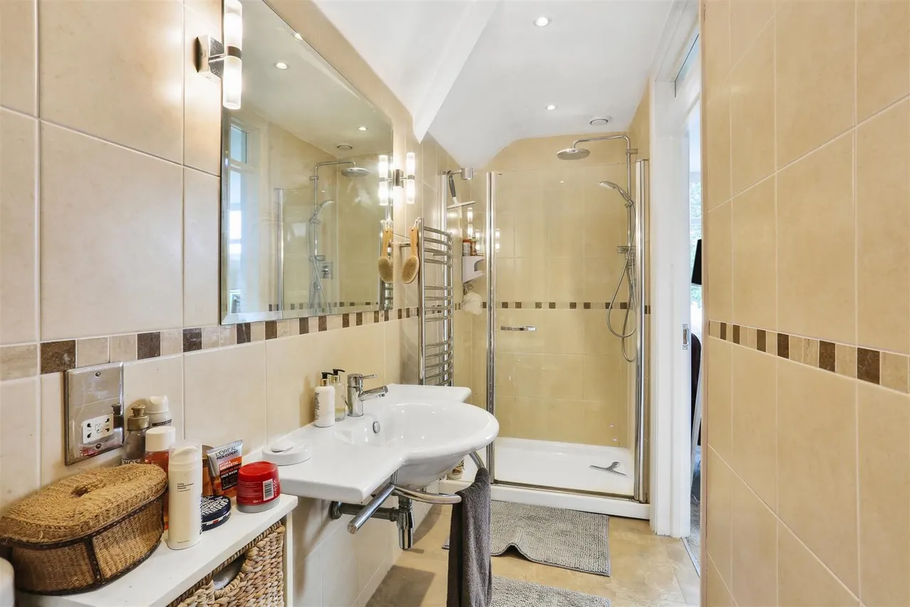 Crichton Road, Carshalton, SM5 3LS, photo 28