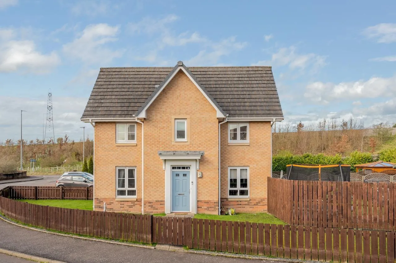 3 bed house for sale — Craigcrest Place, Cumbernauld, G67 4GY