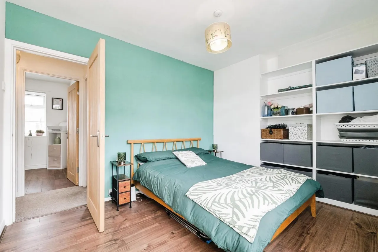 Hunters Hall Road, Dagenham, RM10, photo 5