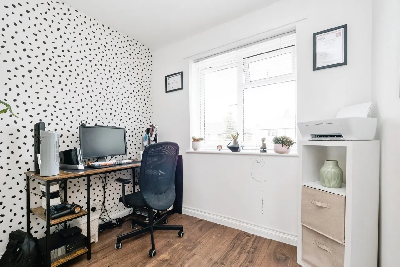 Hunters Hall Road, Dagenham, RM10, photo 6