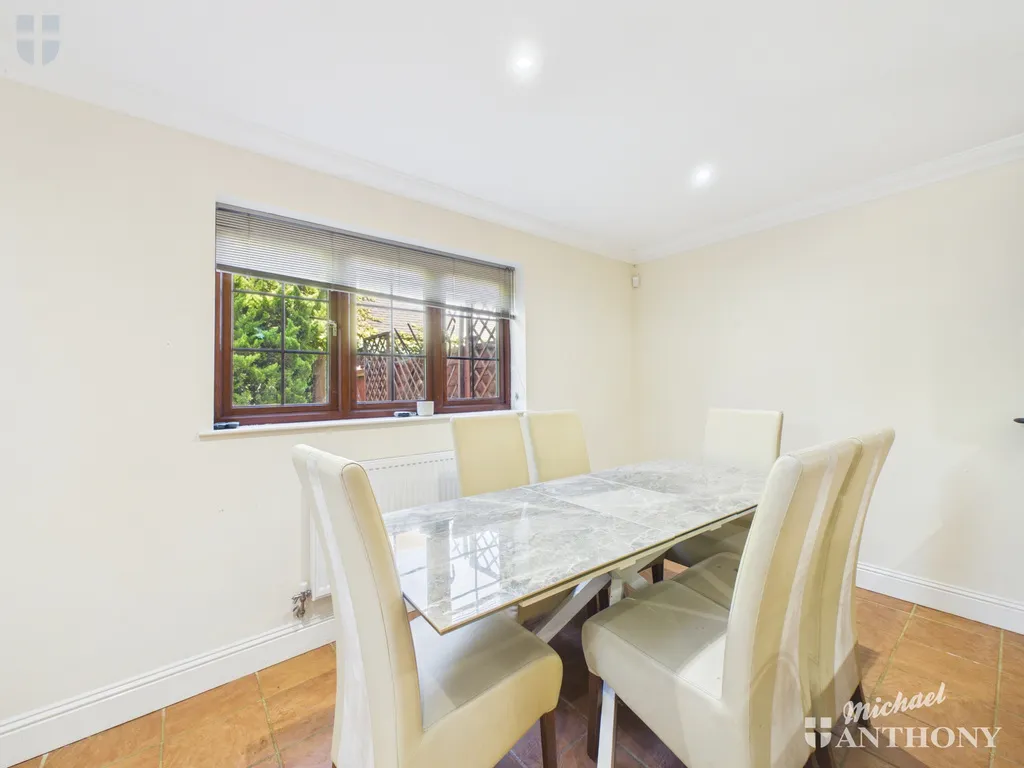 Wendover Road, Weston Turville, Aylesbury, HP22 5TN, photo 13