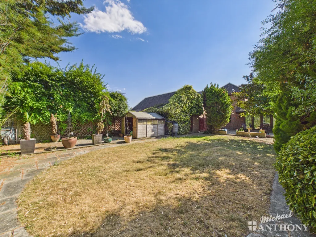 Wendover Road, Weston Turville, Aylesbury, HP22 5TN, photo 3