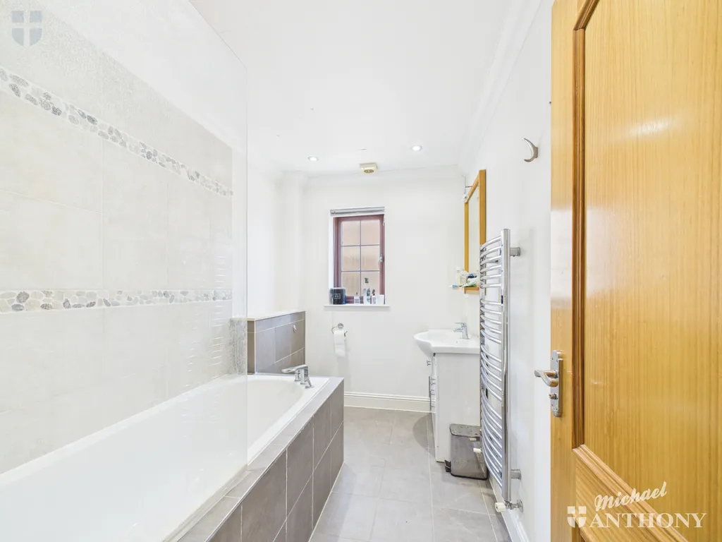 Wendover Road, Weston Turville, Aylesbury, HP22 5TN, photo 7