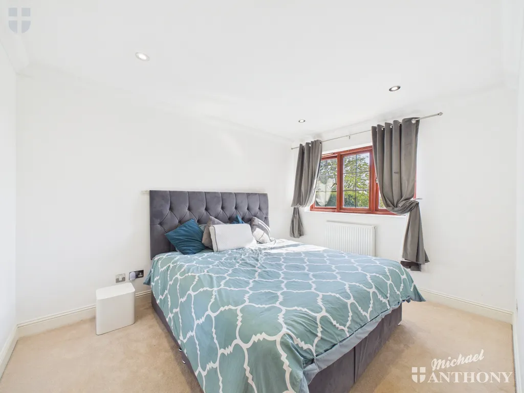 Wendover Road, Weston Turville, Aylesbury, HP22 5TN, photo 8