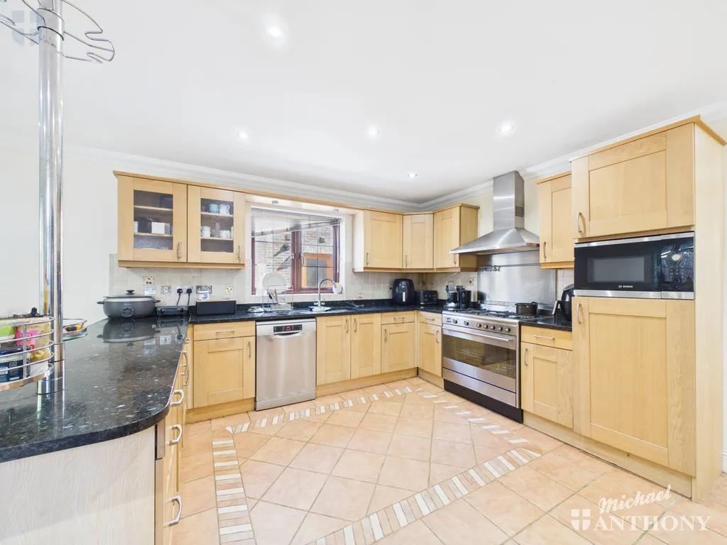 Wendover Road, Weston Turville, Aylesbury, HP22 5TN, photo 4