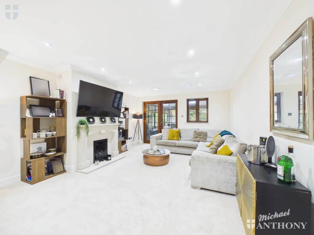 Wendover Road, Weston Turville, Aylesbury, HP22 5TN, photo 2