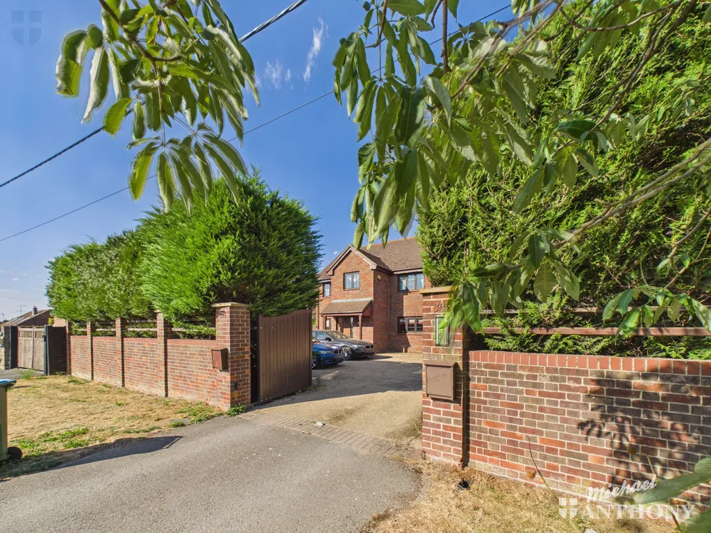 Wendover Road, Weston Turville, Aylesbury, HP22 5TN, photo 17