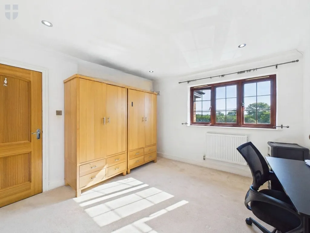 Wendover Road, Weston Turville, Aylesbury, HP22 5TN, photo 11