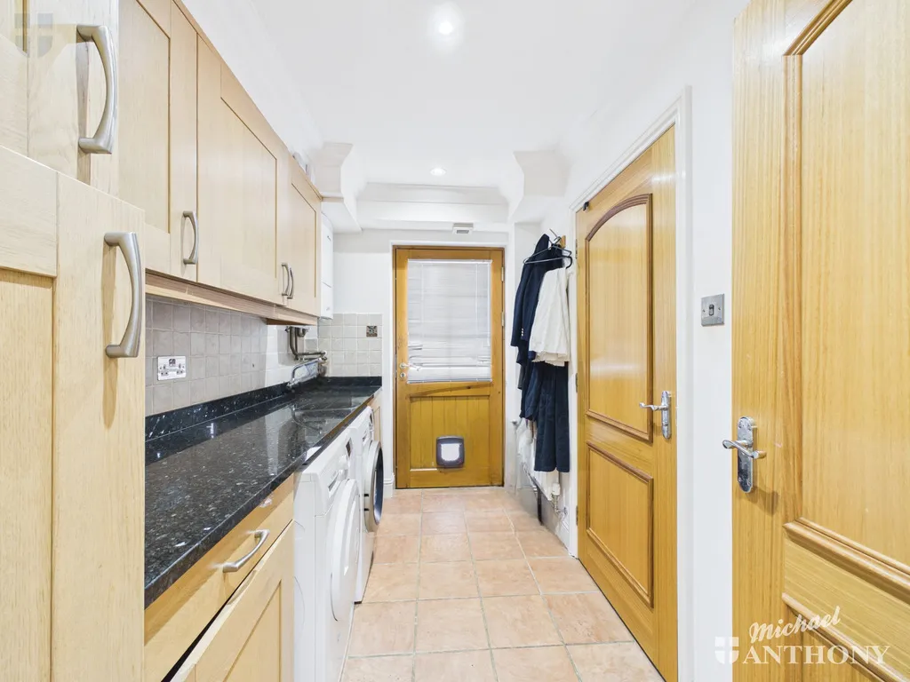 Wendover Road, Weston Turville, Aylesbury, HP22 5TN, photo 14