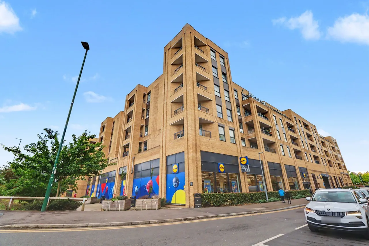 2 bed flat for sale, London Road, Wallington, SM6
